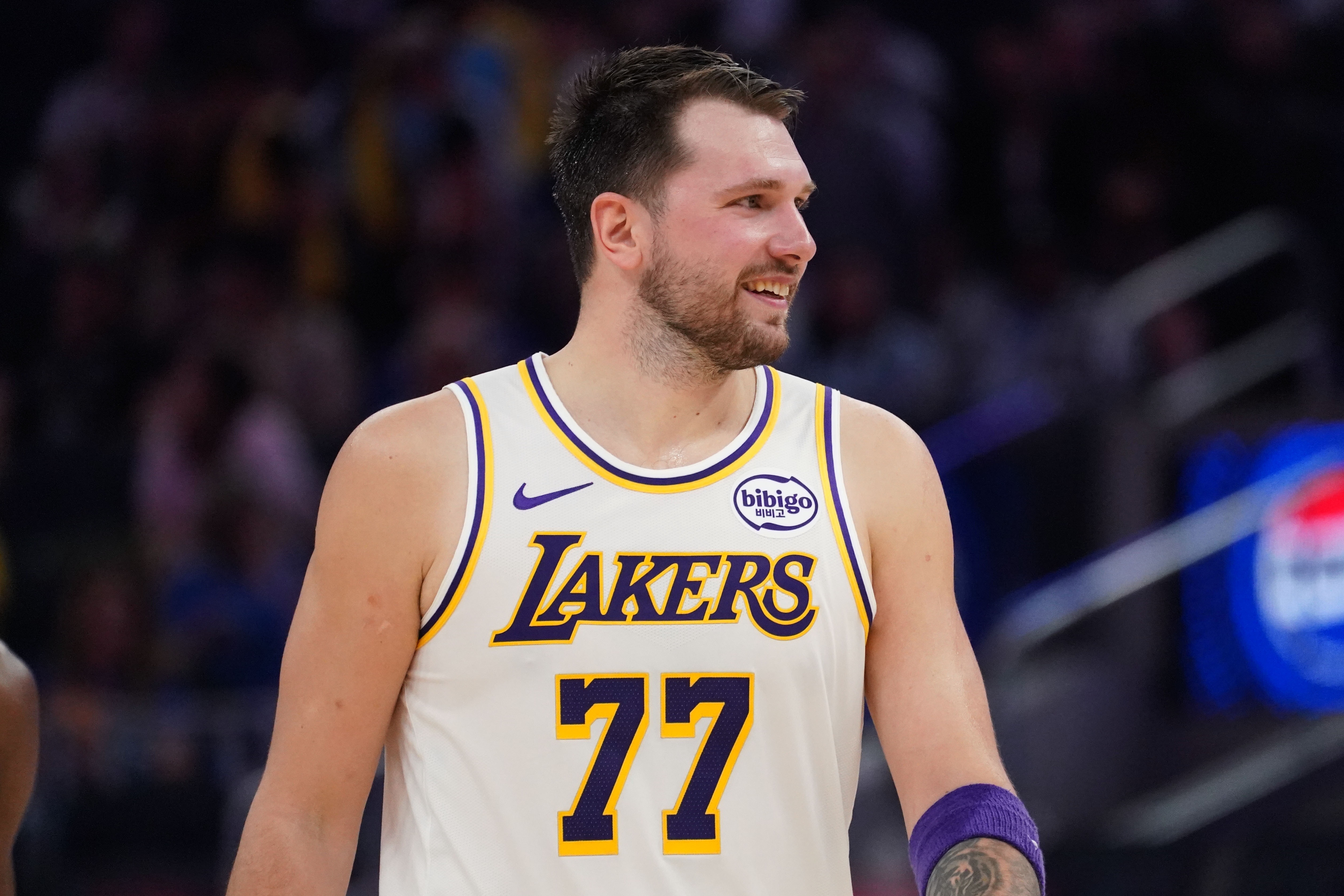 华体会hth官方网站-稳是很稳！东契奇22中10得27分10板7助1帽 7失误&amp;抱怨太多是瑕疵